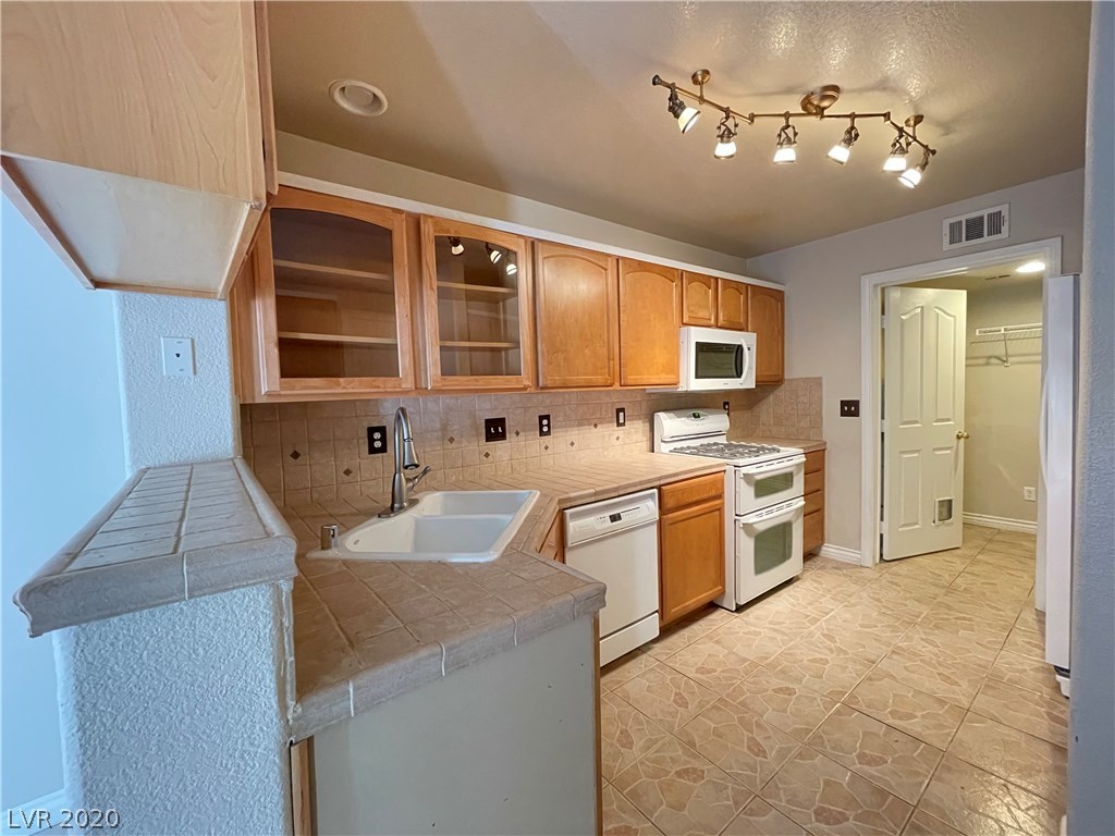 515 Crumpler Place Henderson, NV 89052 - Photo 6 of 22 Gallery Image 6