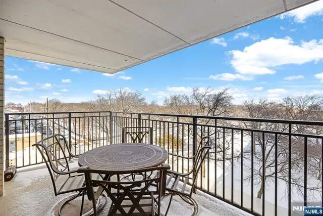 $690,000 | 7855 Boulevard East, Unit 6A, North Bergen, NJ 07047
