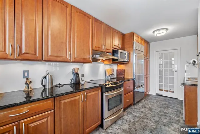 $690,000 | 7855 Boulevard East, Unit 6A, North Bergen, NJ 07047