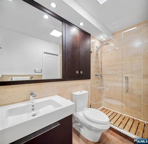 $690,000 | 7855 Boulevard East, Unit 6A, North Bergen, NJ 07047