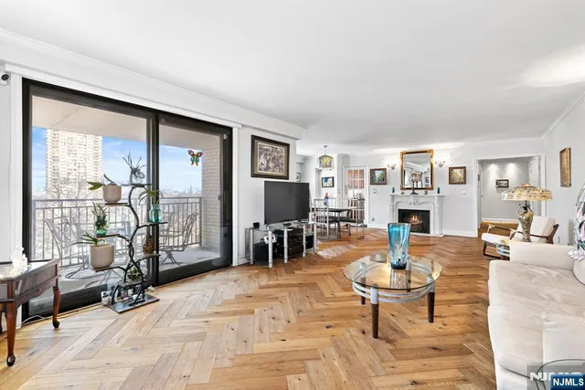 $690,000 | 7855 Boulevard East, Unit 6A, North Bergen, NJ 07047