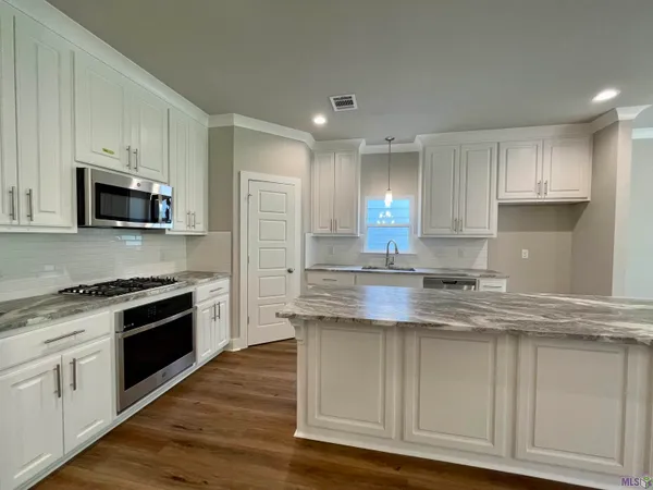 $2,200 | 7228 RollingFork Road, Baton Rouge, LA 70820