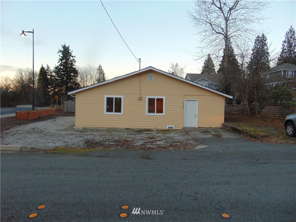 4700 Northeast 24th Street Renton, WA 98059 - Photo 2 of 20