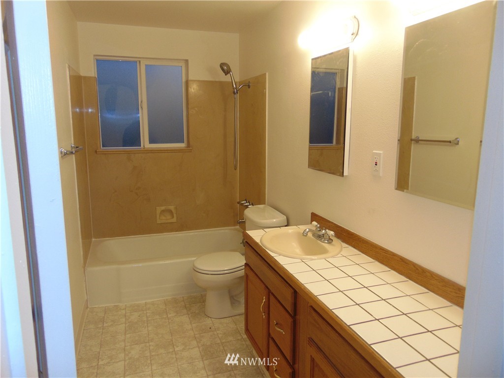 4700 Northeast 24th Street Renton, WA 98059 - Photo 13 of 20