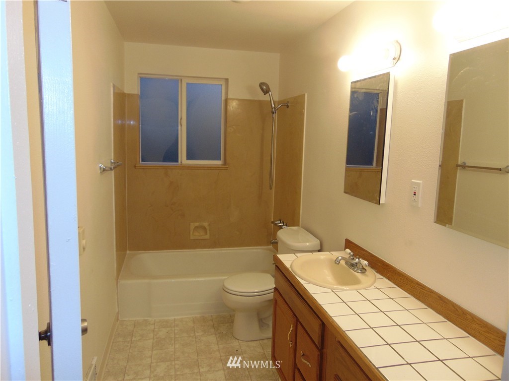 4700 Northeast 24th Street Renton, WA 98059 - Photo 14 of 20