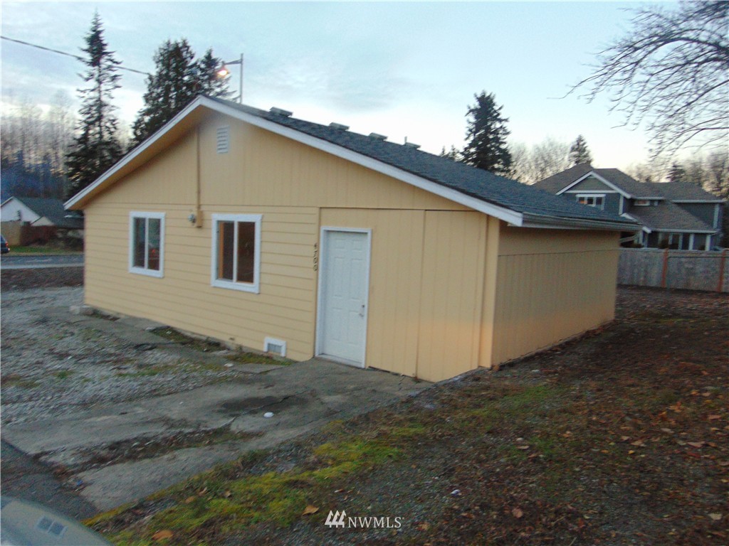 4700 Northeast 24th Street Renton, WA 98059 - Photo 3 of 20