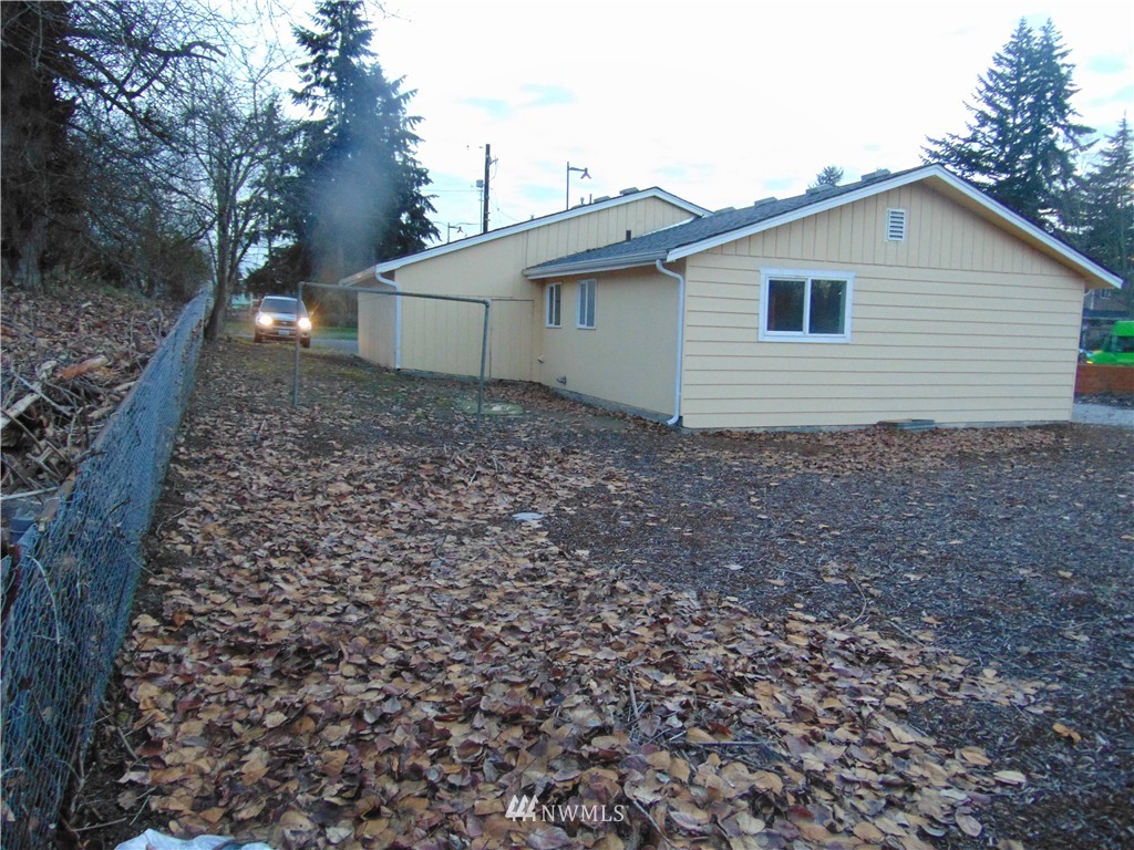 4700 Northeast 24th Street Renton, WA 98059 - Photo 5 of 20
