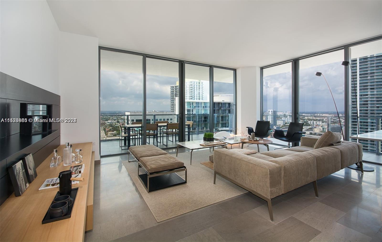 88 Southwest 7th St Unit 2712  