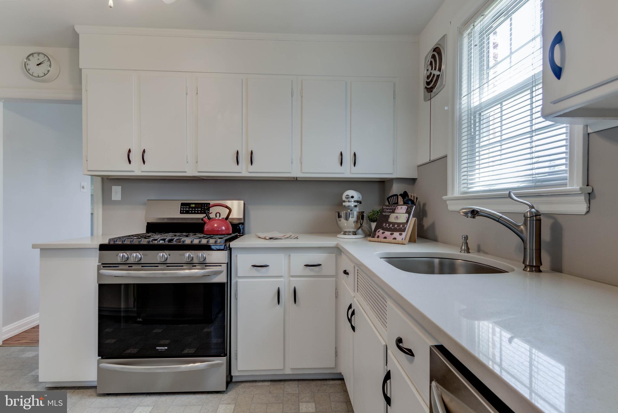 512 Harrington Road Havertown, PA 19083 - Photo 12 of 31 New Stainless Steel Appliances