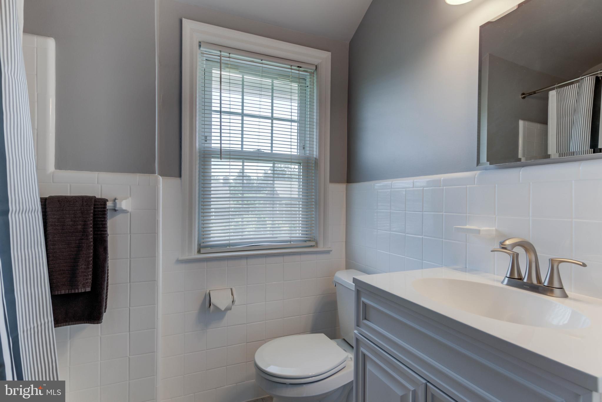 512 Harrington Road Havertown, PA 19083 - Photo 20 of 31 Renovated Full Bathroom