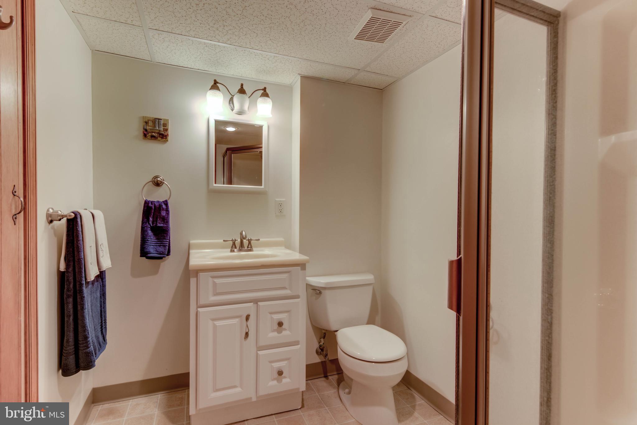 512 Harrington Road Havertown, PA 19083 - Photo 28 of 31 2nd Full Bathroom