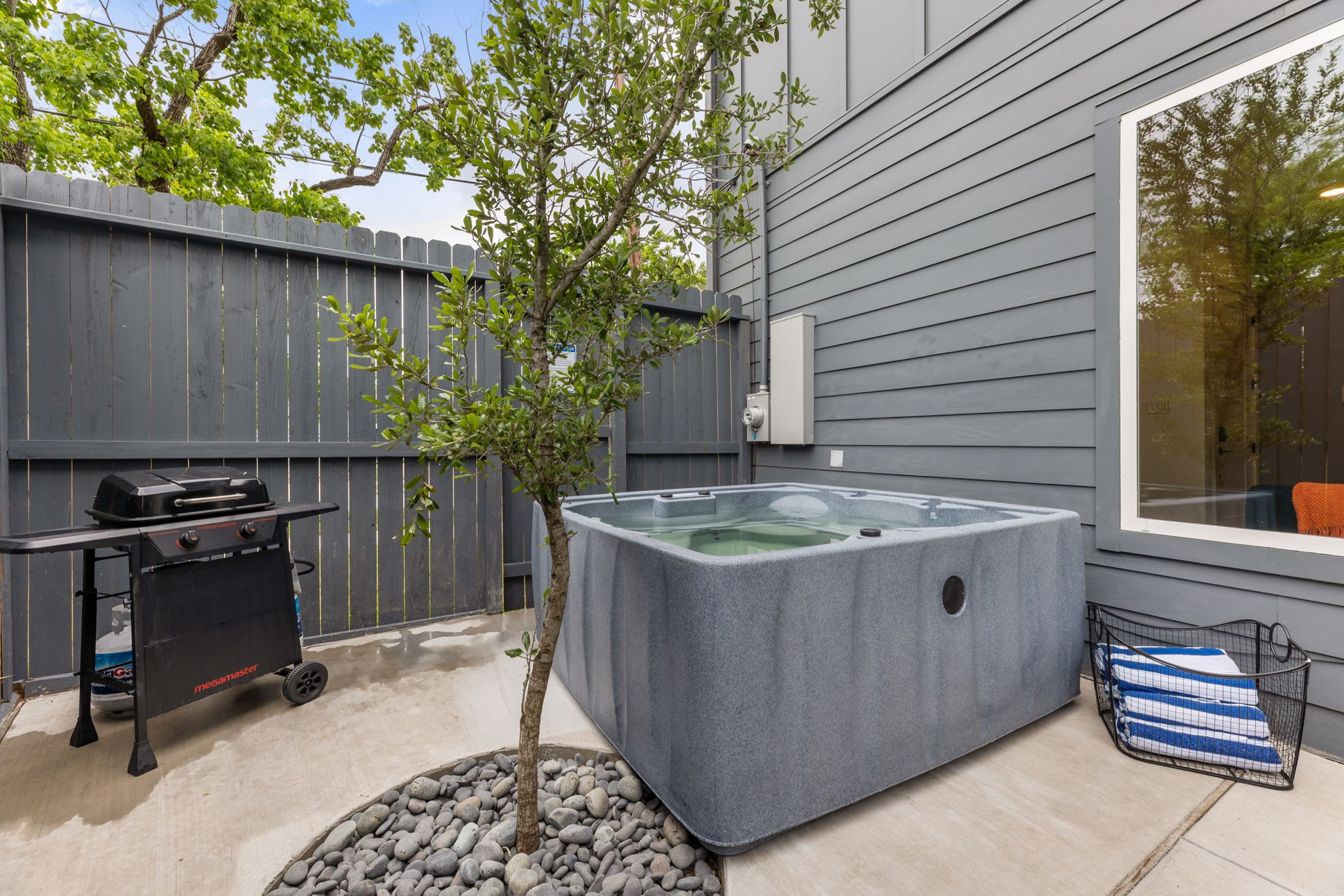 515 Altic Street Houston, TX 77011 - Photo 23 of 36 a view of outdoor kitchen outdoor kitchen