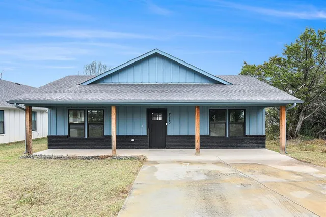 $1,795 | 2223 Comet Trail, Granbury, TX 76048
