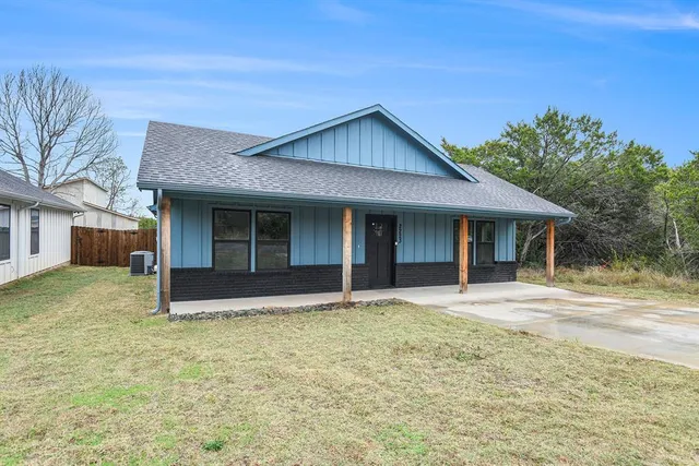 $1,795 | 2223 Comet Trail, Granbury, TX 76048
