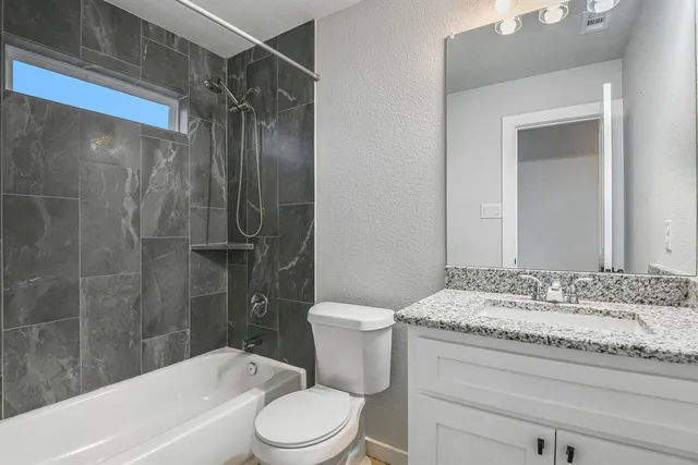 $1,795 | 2223 Comet Trail, Granbury, TX 76048