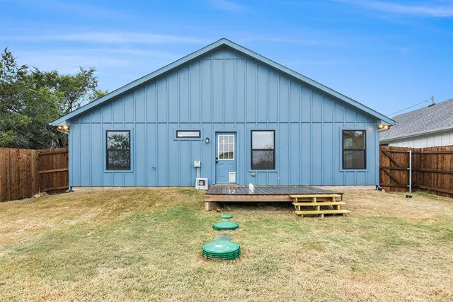 $1,795 | 2223 Comet Trail, Granbury, TX 76048