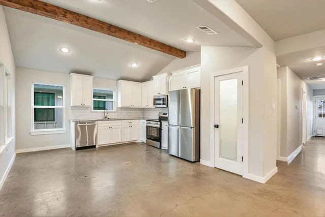 $1,795 | 2223 Comet Trail, Granbury, TX 76048