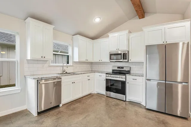 $1,795 | 2223 Comet Trail, Granbury, TX 76048