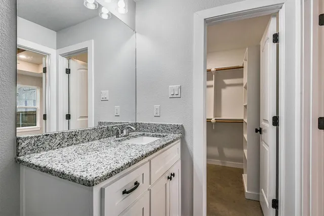 $1,795 | 2223 Comet Trail, Granbury, TX 76048