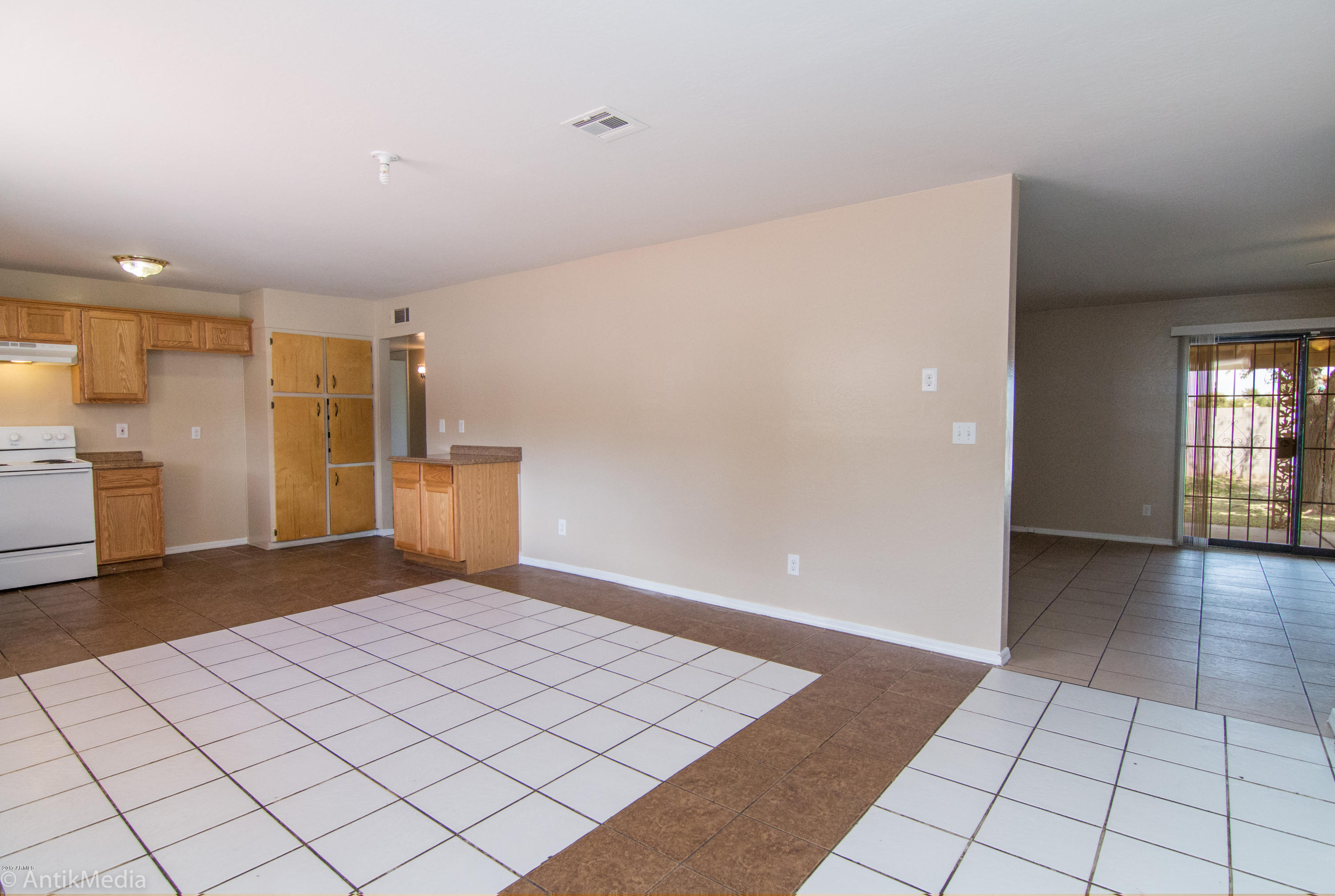 5432 West Osborn Road Phoenix, AZ 85031 - Photo 4 of 26 IMG_3210 copy