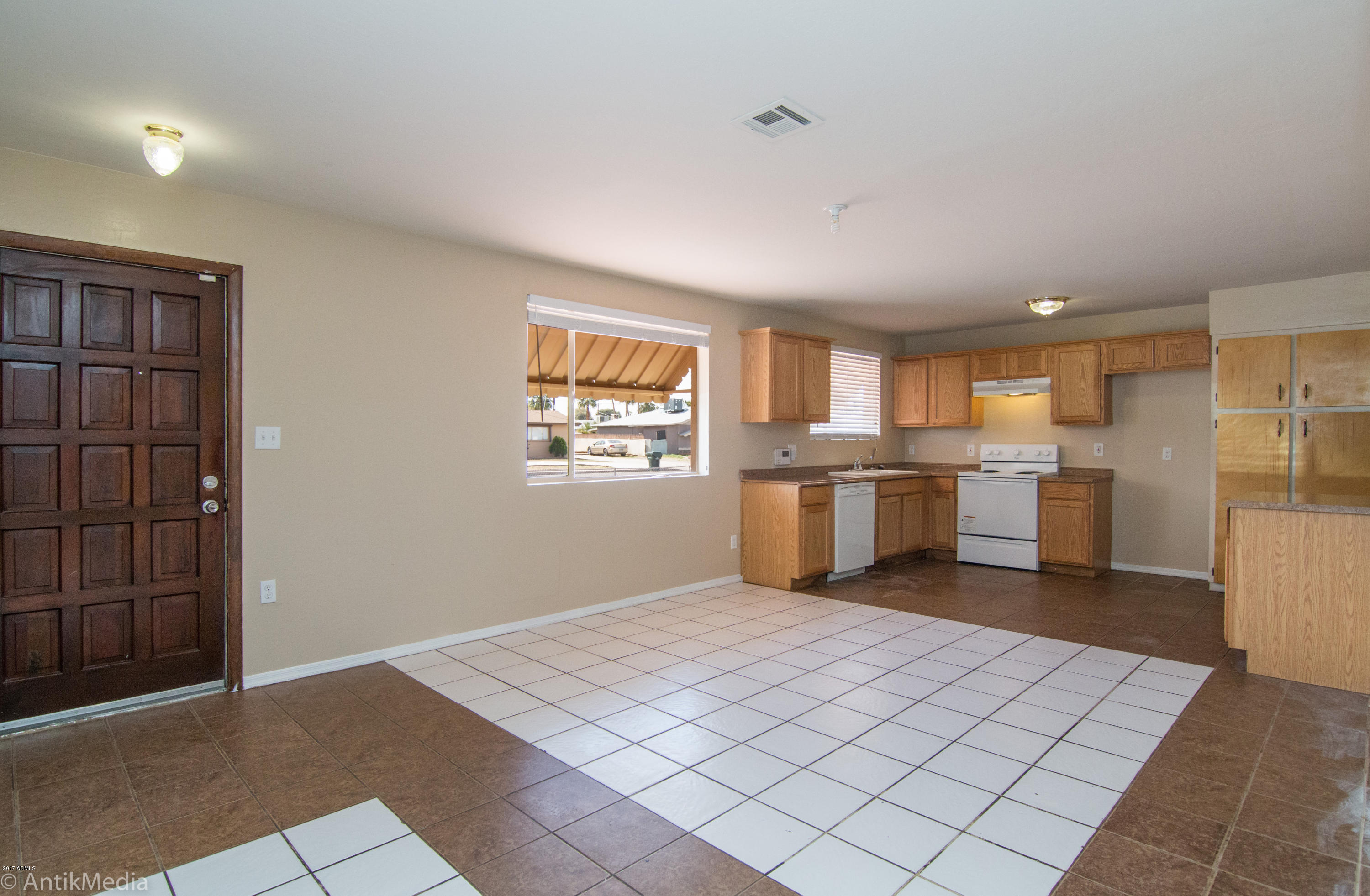 5432 West Osborn Road Phoenix, AZ 85031 - Photo 5 of 26 IMG_3212 copy