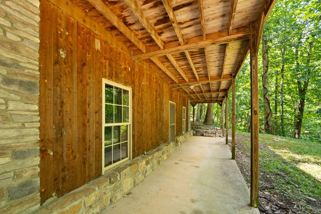 1261 Clark Road Irvine, KY 40336 - Photo 8 of 88 IMG_1706
