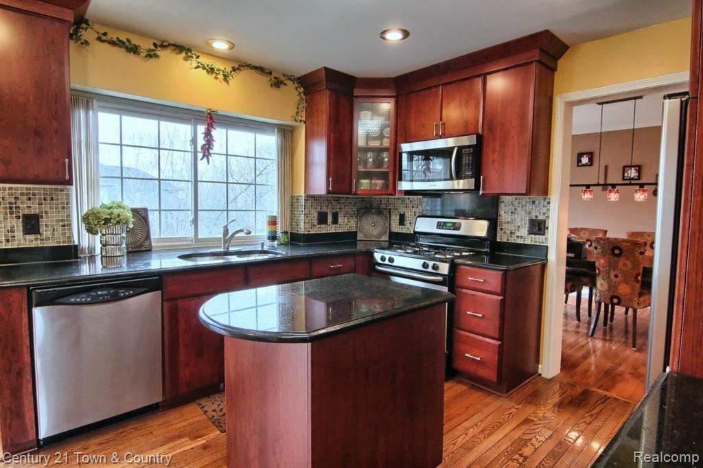 178 Grosvenor Drive Rochester Hills, MI 48307 - Photo 9 of 32