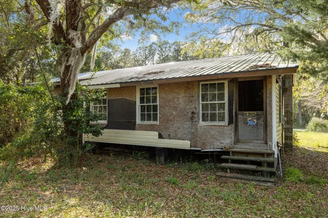 $175,000 | 440 Village Drive, Beaufort, NC 28516