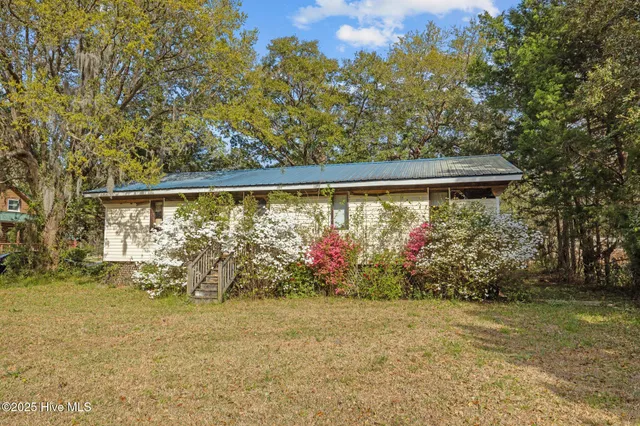 $175,000 | 440 Village Drive, Beaufort, NC 28516