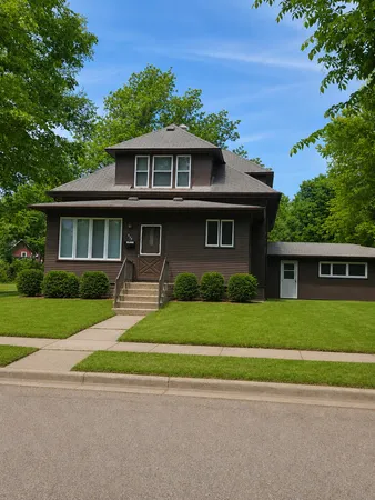 $249,000 | 824 4th Street Southeast, Willmar, MN 56201