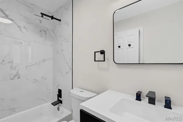 $550,000 | 618 Shady Meadows Drive, Ballwin, MO 63011