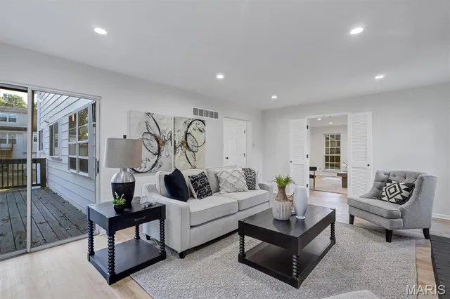 $550,000 | 618 Shady Meadows Drive, Ballwin, MO 63011