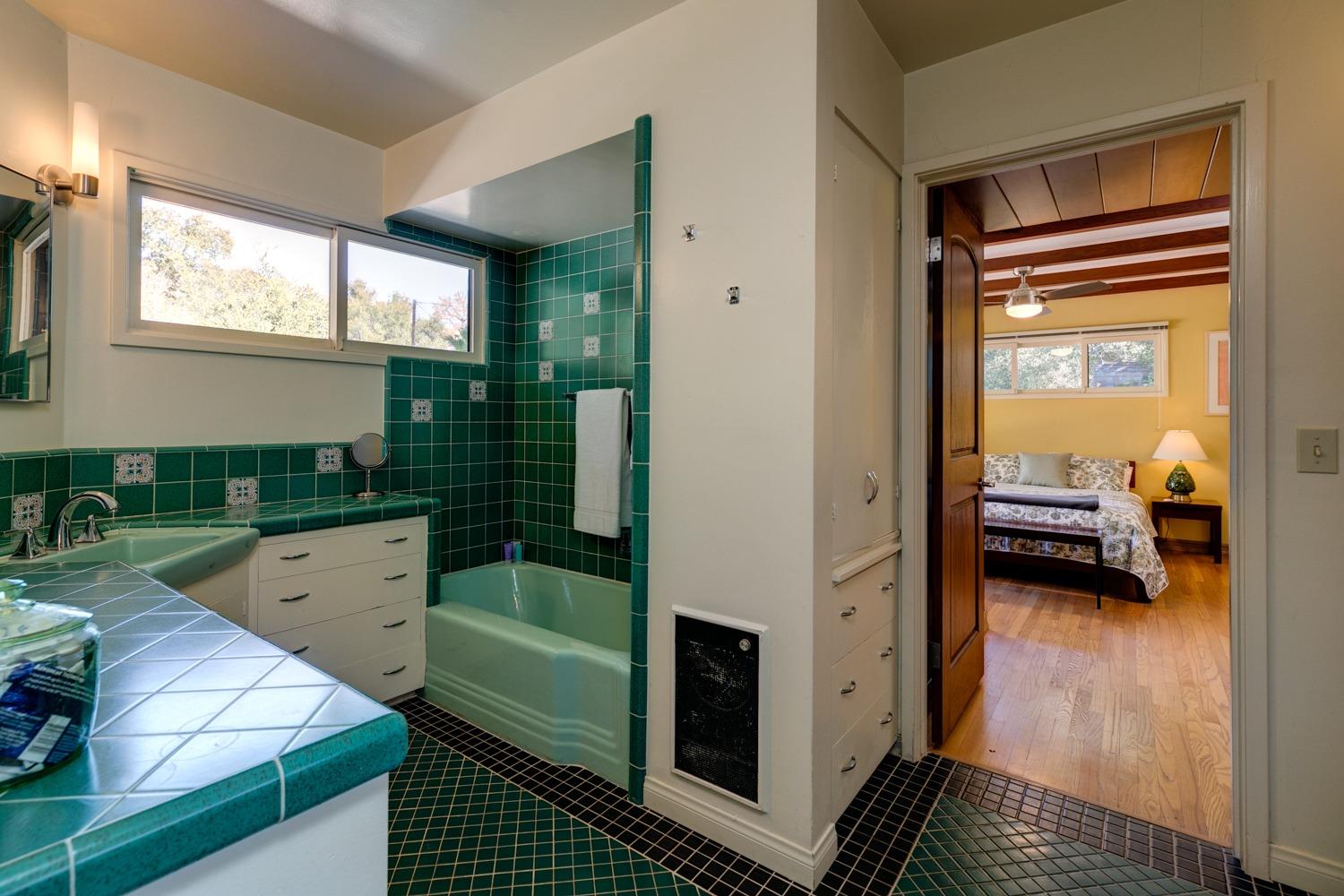 918 El Toro Road Ojai, CA 93023 - Photo 23 of 43 a en suite spacious bathroom with a shower a sink and a mirror