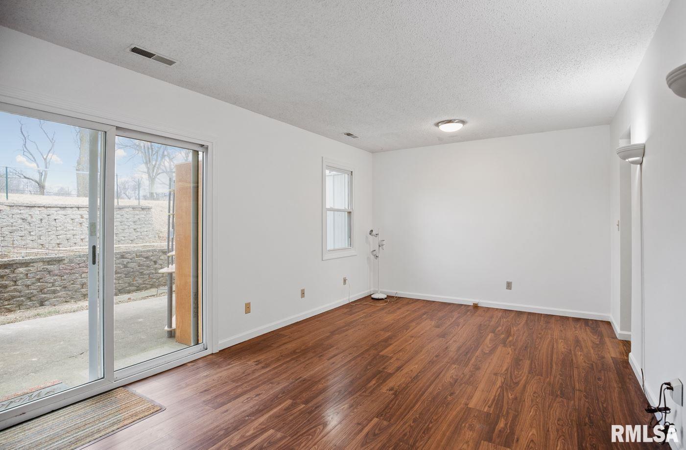 17 Sycamore Row, Unit 17 Springfield, IL 62702 - Photo 5 of 21