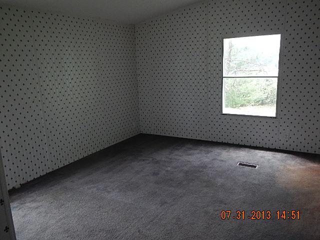 332 B Mt Vernon Road Bethpage, TN 37022 - Photo 5 of 8 master bedroom