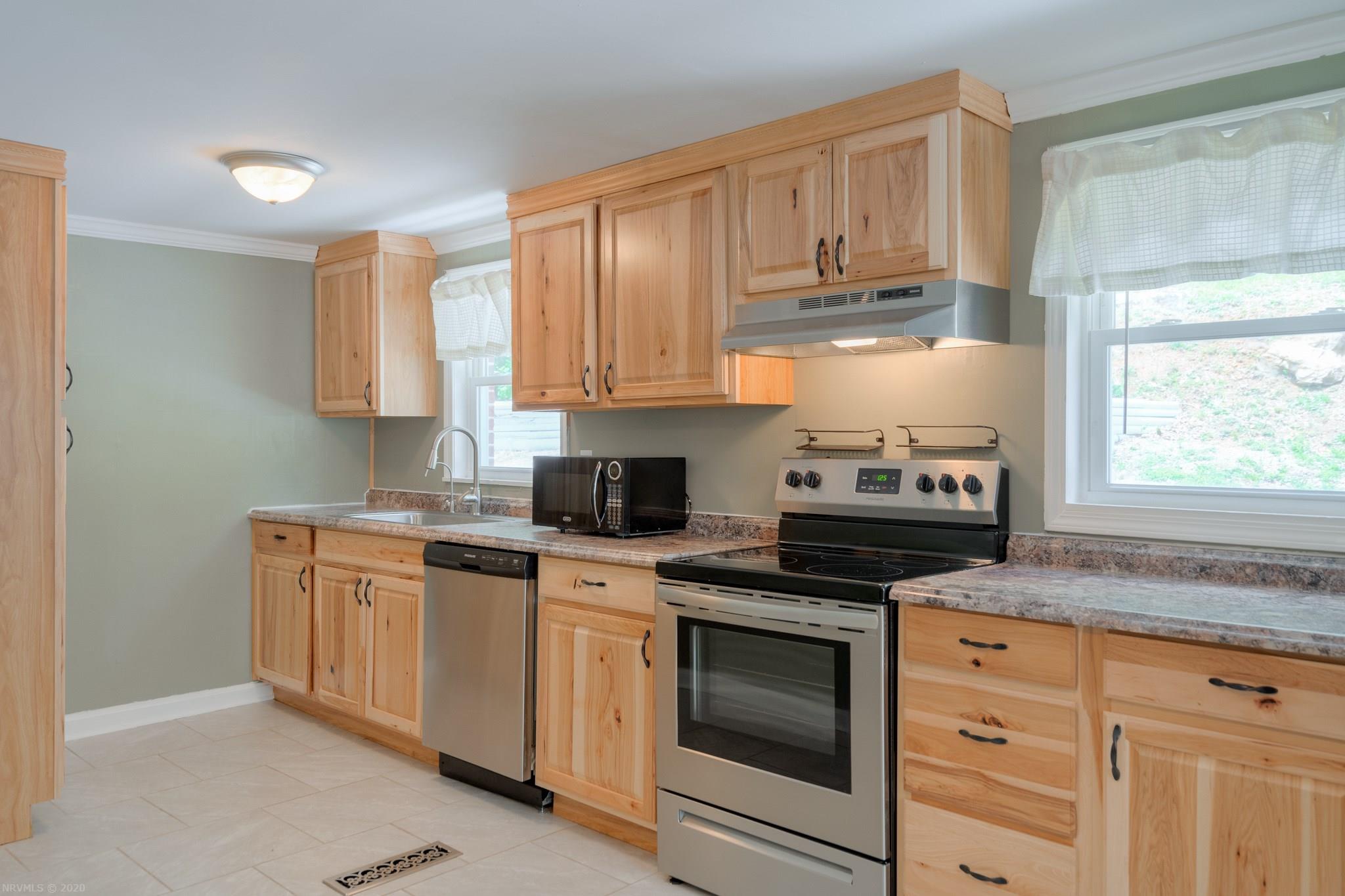 1124 Jennelle Road Blacksburg, VA 24060 - Photo 17 of 27 Gallery Image 17