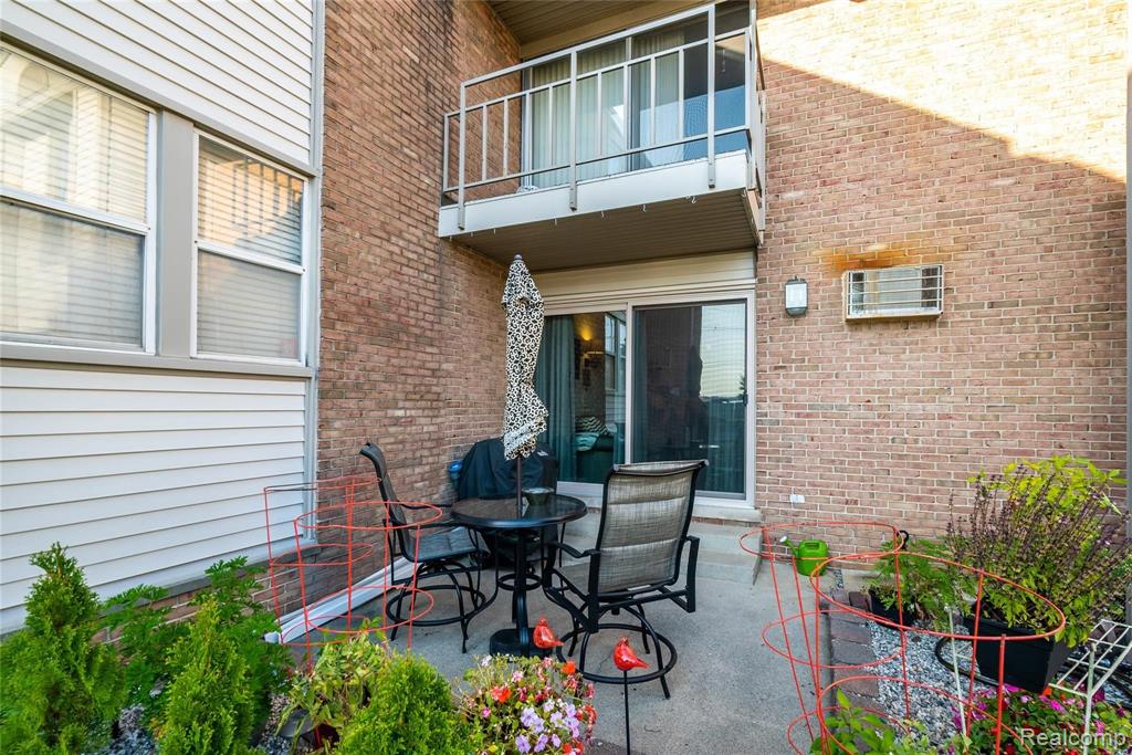1655 Cass Lake Road, Unit A Keego Harbor, MI 48320 - Photo 24 of 36