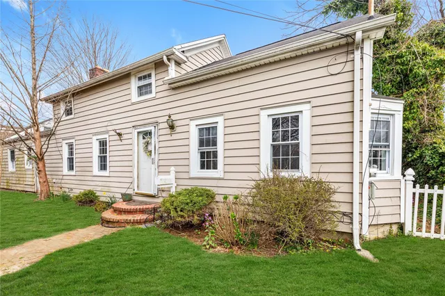 a view of a house with a backyard