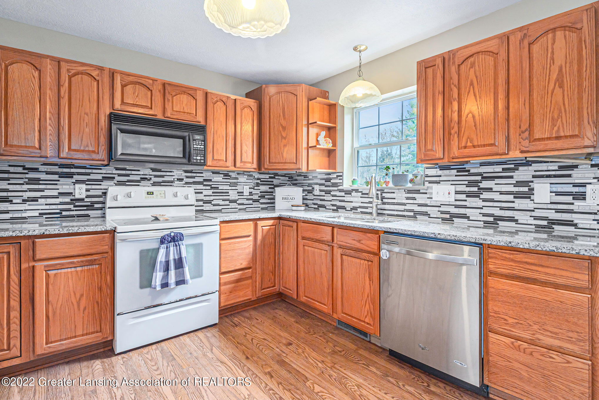 2113 Hubbard Road Charlotte, MI 48813 - Photo 8 of 27 08