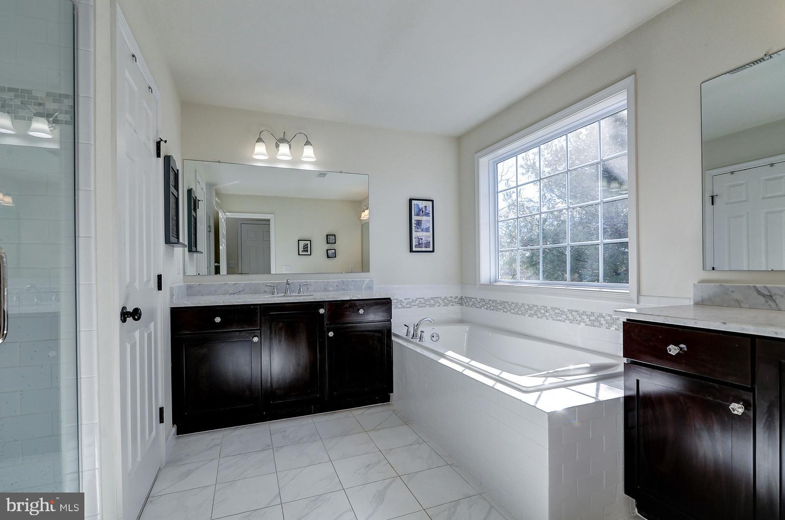 6 Meadows Court Pennington, NJ 08534 - Photo 33 of 51 Master bathroom