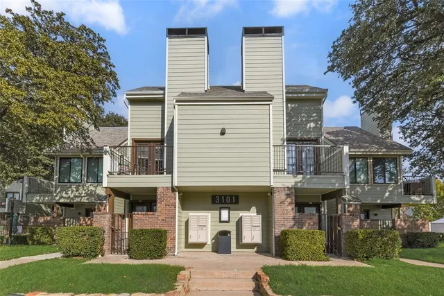 $1,025 | 3101 Sondra Drive, Unit 302, Fort Worth, TX 76107