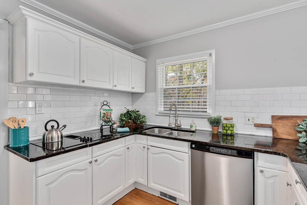 7405 Fiesta Way Raleigh, NC 27615 - Photo 15 of 38 Kitchen