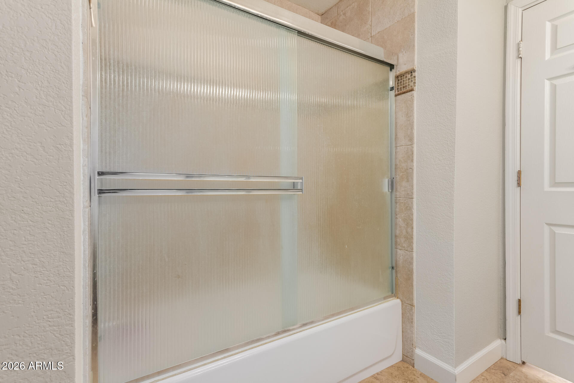 313 West Saddle Mountain Road Phoenix, AZ 85086 - Photo 30 of 54 a bathroom with a bathtub