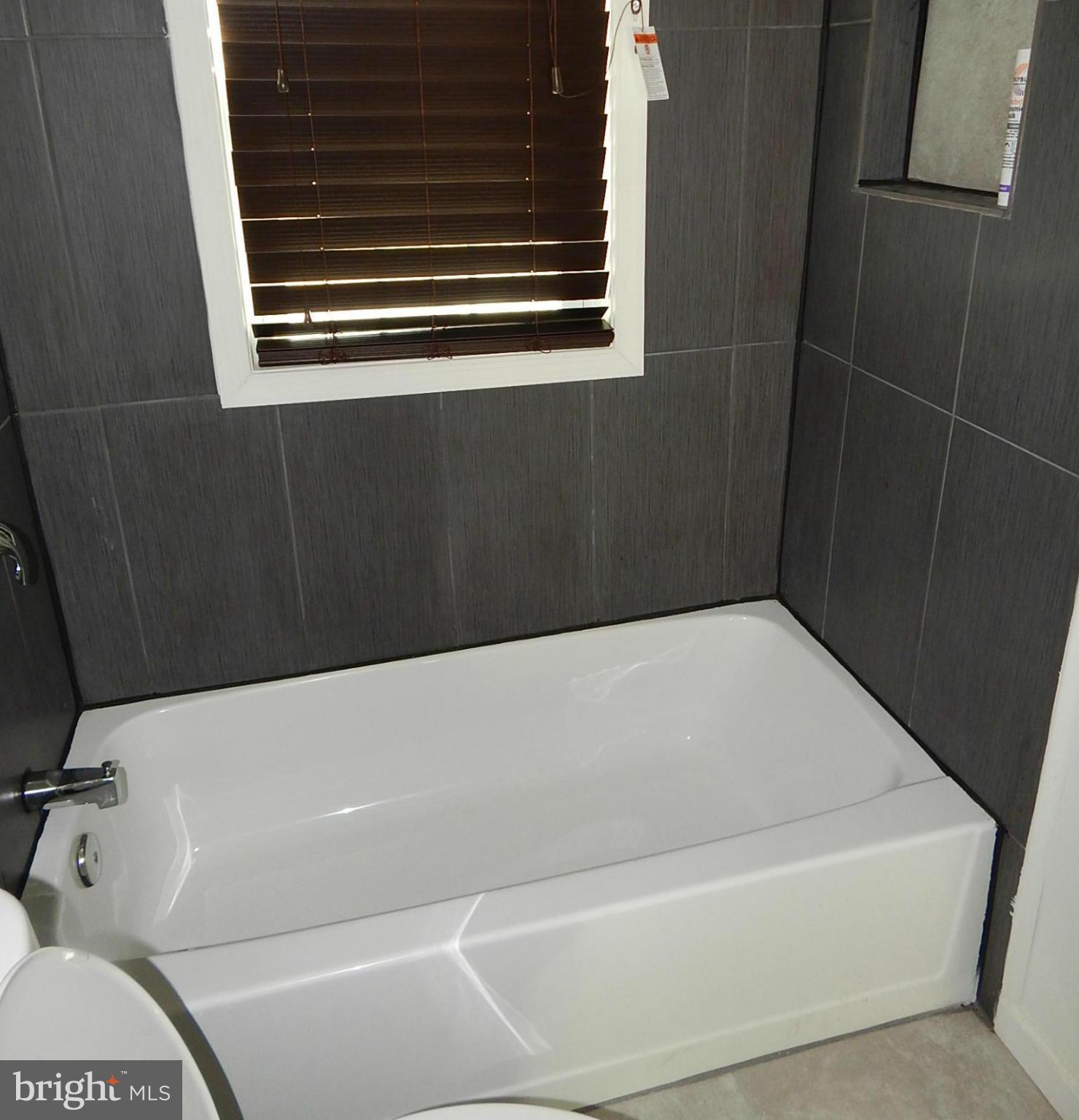 12 Crafton Road Baltimore, MD 21221 - Photo 10 of 28 a bathroom with a bathtub