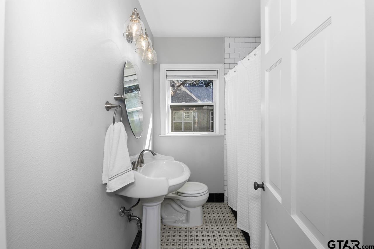 403 East Houston Street Tyler, TX 75701 - Photo 21 of 44 a bathroom with a sink toilet and shower