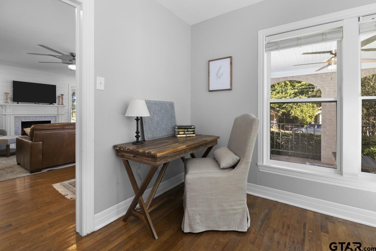 403 East Houston Street Tyler, TX 75701 - Photo 23 of 44 a living room with furniture a flat screen tv and a window