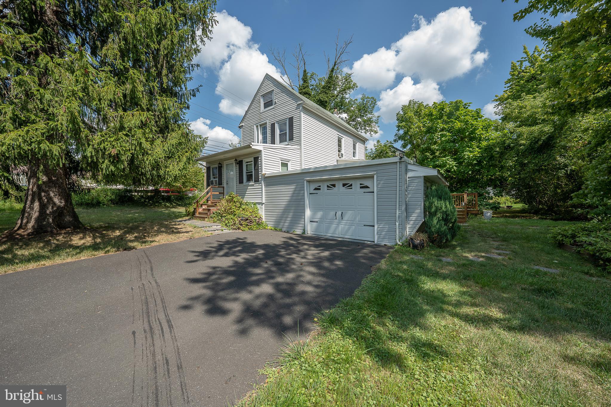 320 Egypt Road Norristown, PA 19403 - Photo 3 of 28 Gallery Image 3
