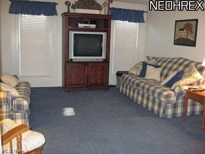 6958 Som Center Road Solon, OH 44139 - Photo 3 of 25 Living room