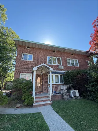 $2,700 | 67-47 222nd Street | Oakland Gardens
