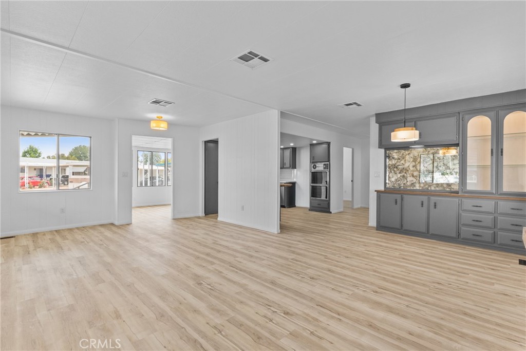 9391 California Avenue, Unit 17 Riverside, CA 92503 - Photo 8 of 24